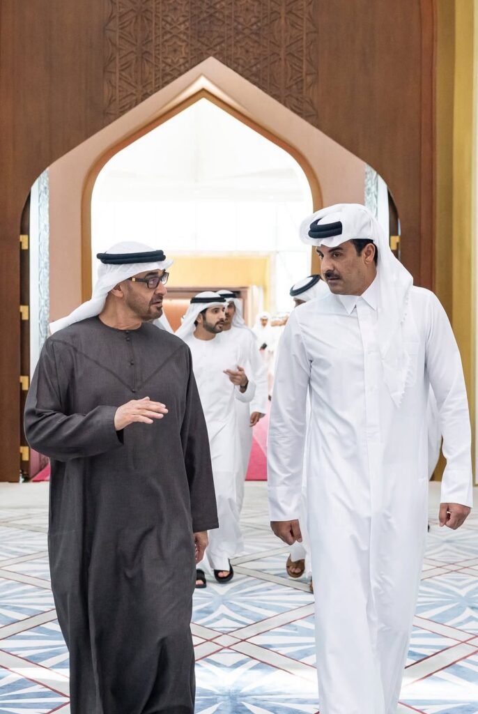 محمد بن زايد يؤكد تضامن الإمارات مع قطر ضد الاعتداء الإسرائيلي 