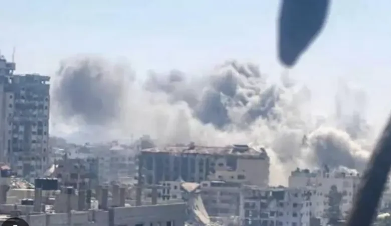 إسرائيل تواصل قصف أبراج غزة وحماس تتهمها بالتهجير وسط تفاقم إنساني خطير