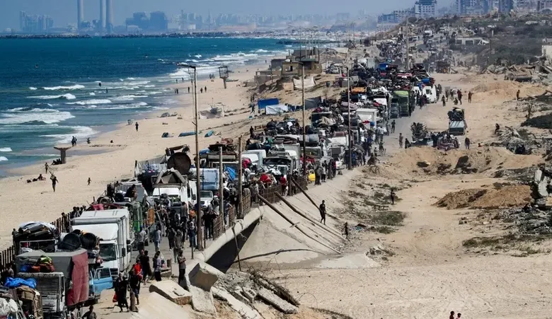 الدبابات الإسرائيلية تتوغل في غزة من عدة محاور.