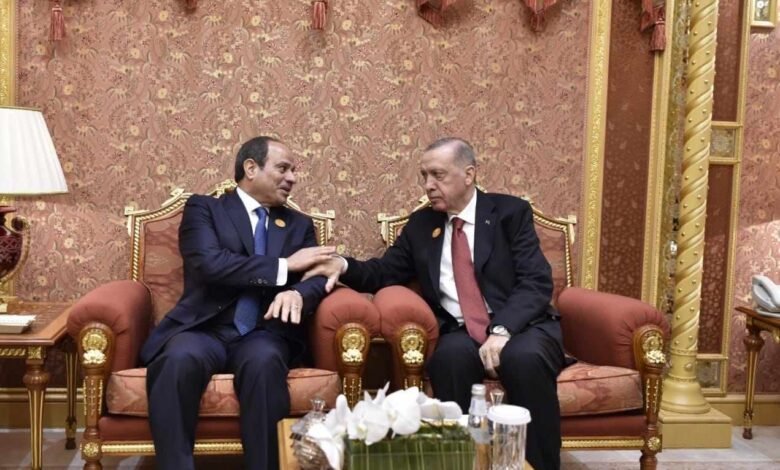 الرئيس السيسي وأردوغان يبحثان من الدوحة تعزيز التعاون ورفض العدوان الإسرائيلي 