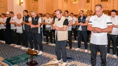 الرئيس السيسي يزور الأكاديمية العسكرية ويؤدي صلاة الفجر بالطلاب 