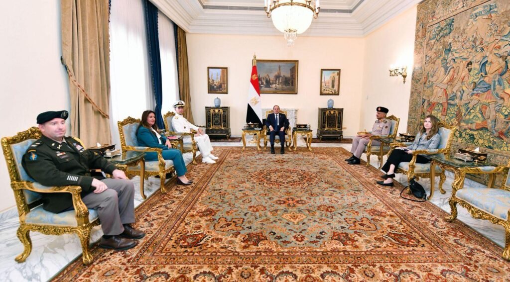 الرئيس عبد الفتاح السيسي يستقبل قائد القيادة المركزية الأمريكية