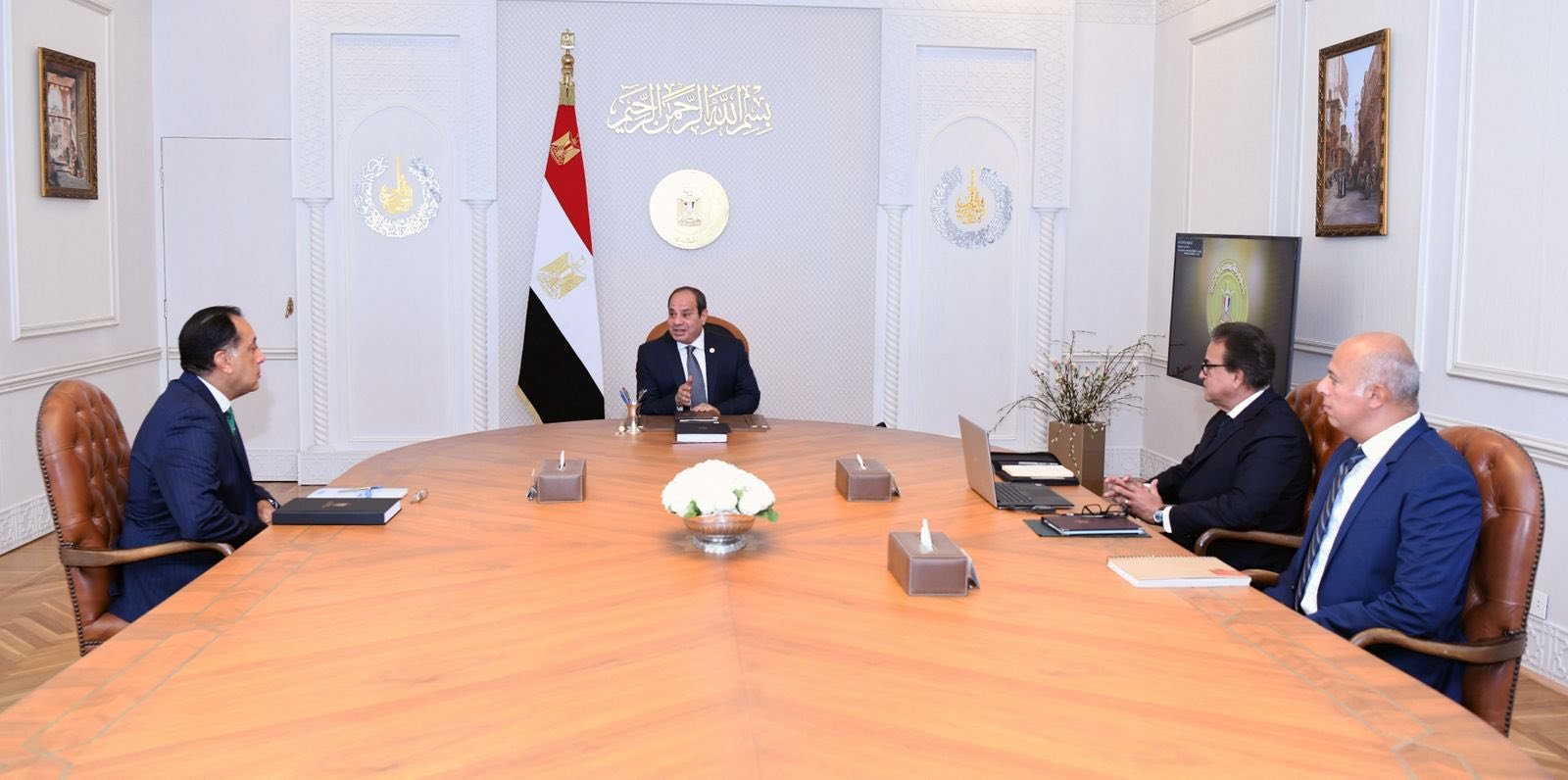السيسي يتابع منظومة التأمين الصحي ويوجه بتسريع مشروعات البنية التحتية الطبية 