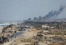 غزة تحت القصف والاعتقالات تعصف بالضفة الغربية وسط حصار مشدد 