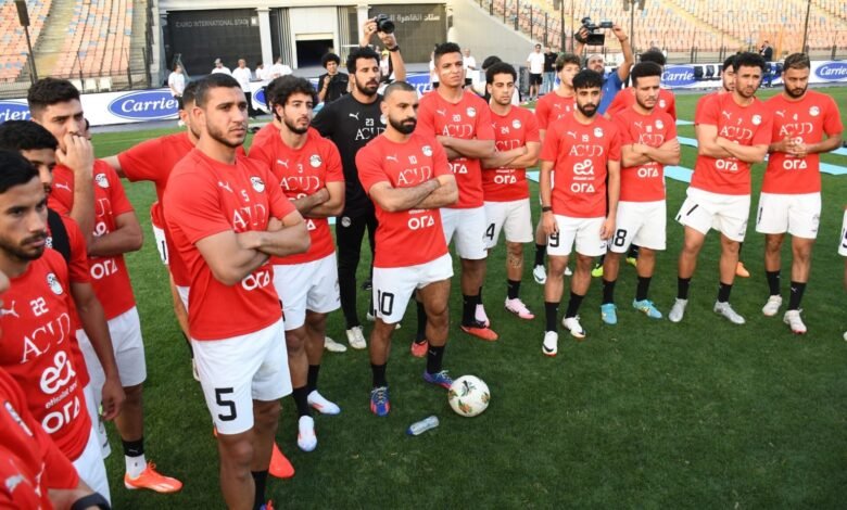 محمد صلاح يقود جلسة تحفيزية لزملائه قبل مواجهة بوركينا فاسو
