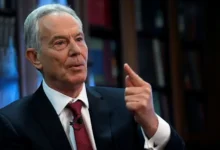 مستشار محمود عباس يؤكد رفض الفلسطينيين حكم غيرهم ويصف طرح بلير بالون اختبار