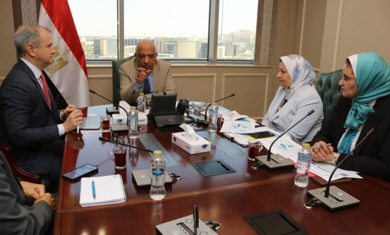 وزير الكهرباء يبحث مع الكازار الإماراتية تعزيز استثمارات الطاقة المتجددة 