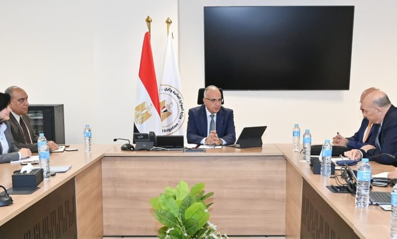 وزير الموارد المائية والري يبحث مع البنك الدولي تطوير التعاون بمجالات المياه والري 