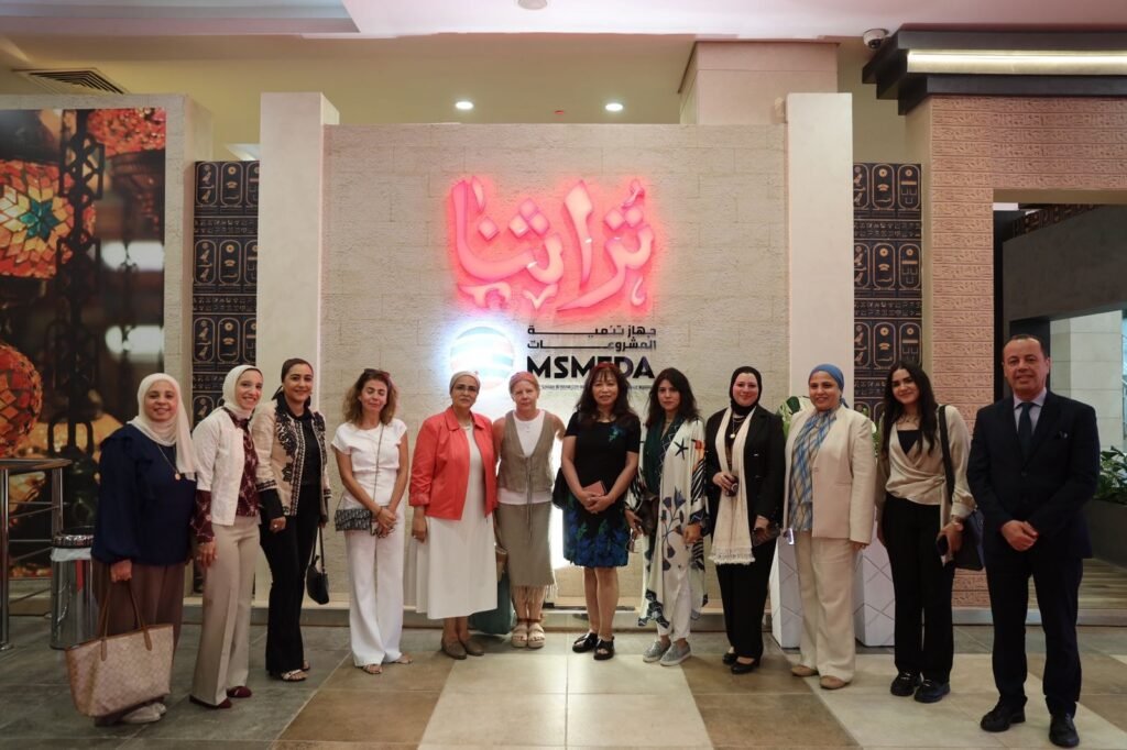 قيادات الدولة وسيدات الدبلوماسية يشيدون بشباب معرض «تراثنا» السابع