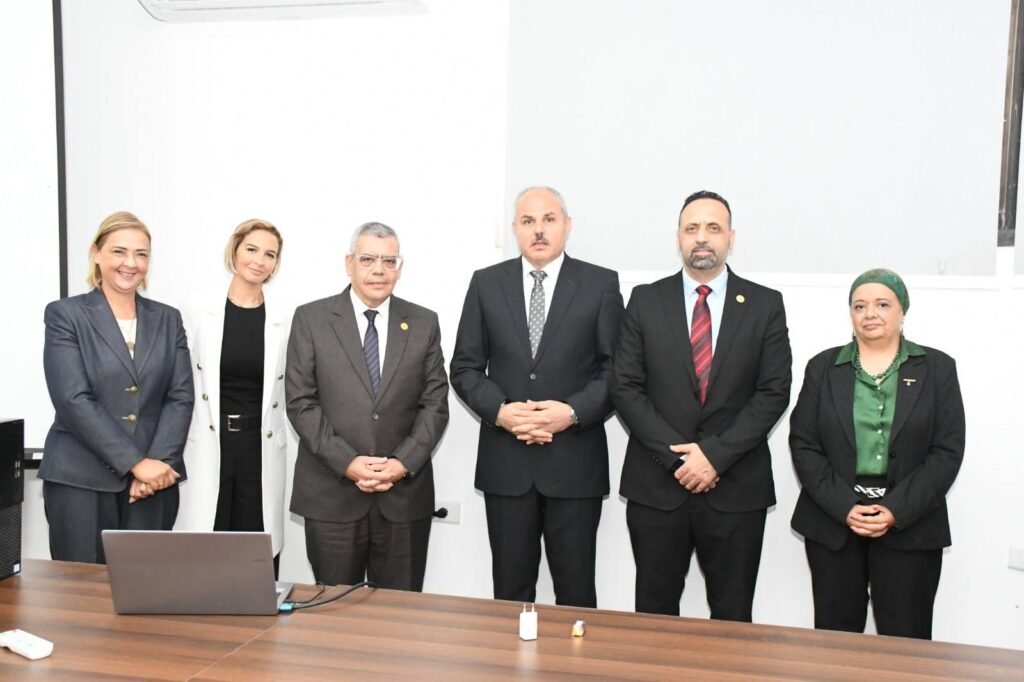 رئيس جمامعة قناة السويس وهيئة التدريس