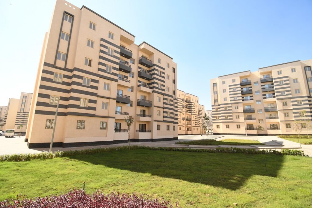 شريف الشربيني وزير الإسكان يتابع تنفيذ مشروع "سكن لكل المصريين" بالعاشر من رمضان