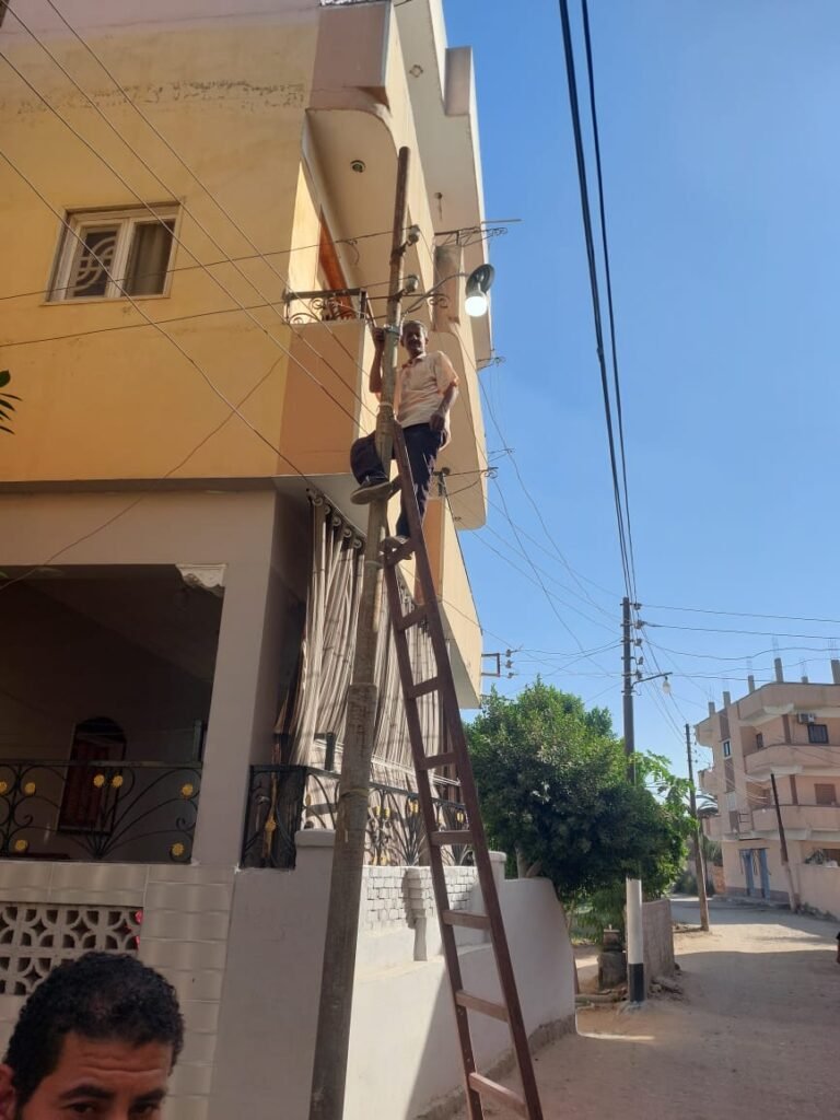 تعاون محلي ومجتمعي لإنارة وصيانة طريق الصالحية القديمة السماكين بمركز فاقوس بالشرقية  