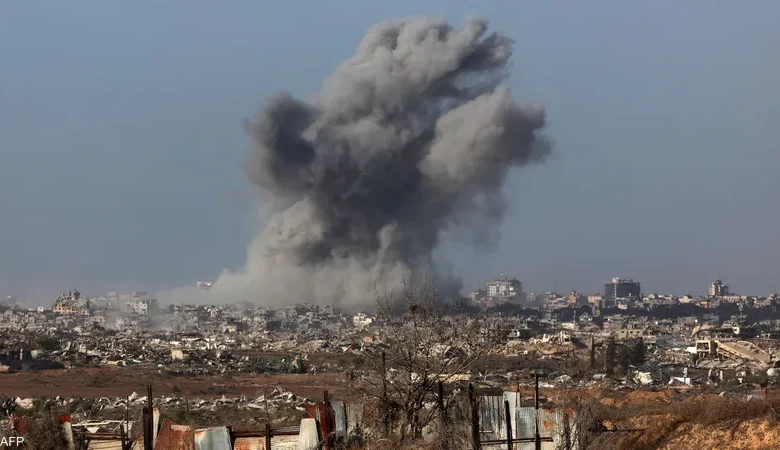 الجيس الاسرائيلي يمطر غزة بغارات عنيفة تسفر عن مقتل 30 فلسطينياً بالقطاع