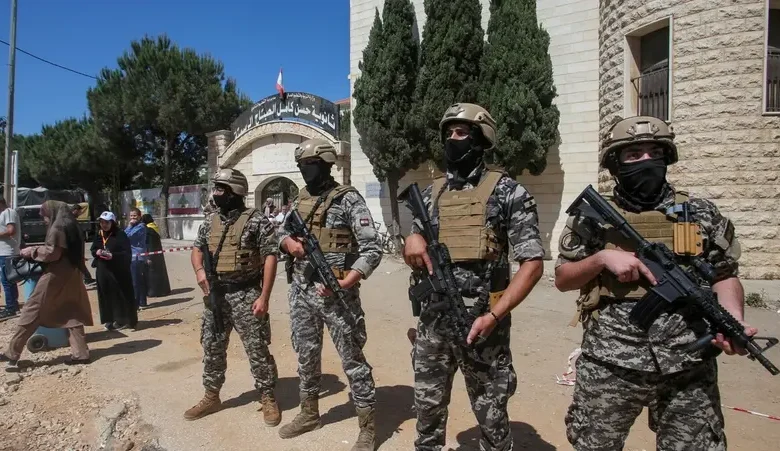 الحكومة اللبنانية تؤكد التزام الجيش بخطة نزع السلاح رغم الاعتداءات الإسرائيلية