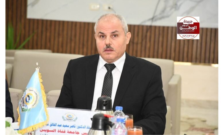 رئيس جامعة قناة السويس يهنئ الدكتور أحمد عزمي بتعيينه عميدًا لكلية التجارة