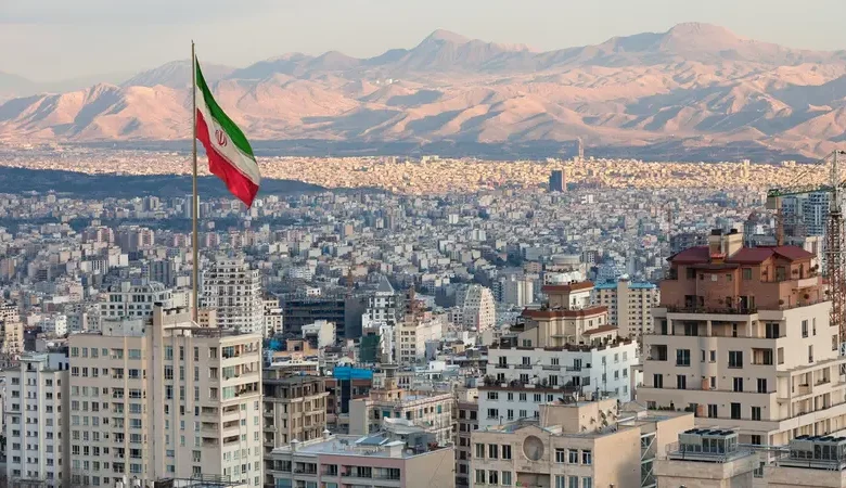 الرئاسة الإيرانية تحذر تفعيل آلية الزناد يعيد العقوبات الدولية 