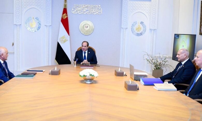 الرئيس السيسي يطلق مبادرة مصر معاكم لرعاية أبناء الشهداء والمصابين