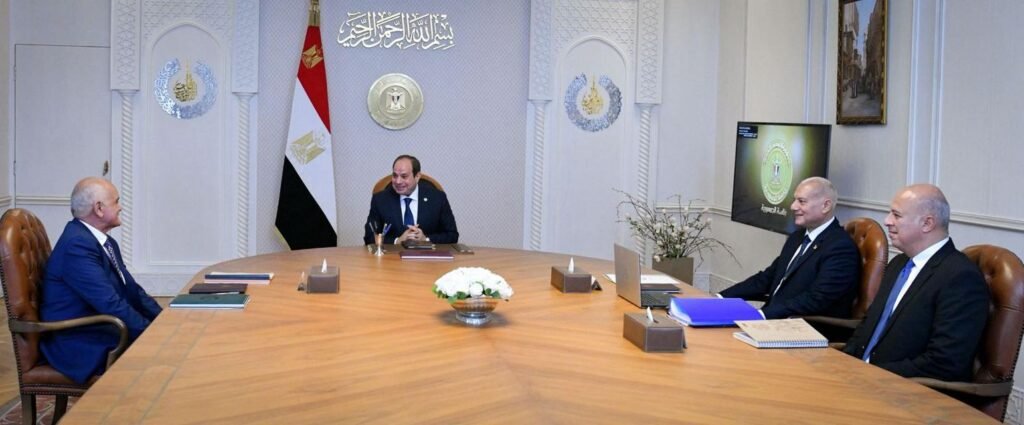 الرئيس السيسي يطلق مبادرة مصر معاكم لرعاية أبناء الشهداء والمصابين