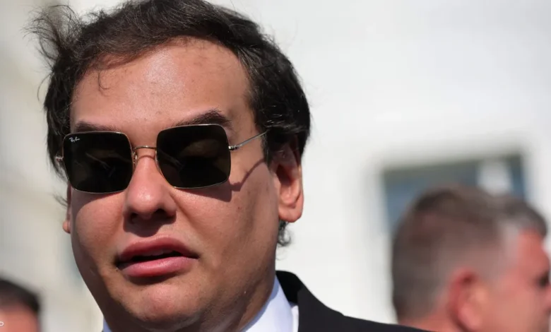 الرئيس ترامب يمنح عفوا رئاسيا للنائب جورج سانتوس بعد سجنه 