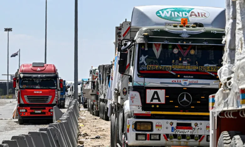 تحرك القافلة 52 من المساعدات المصرية نحو غزة اليوم