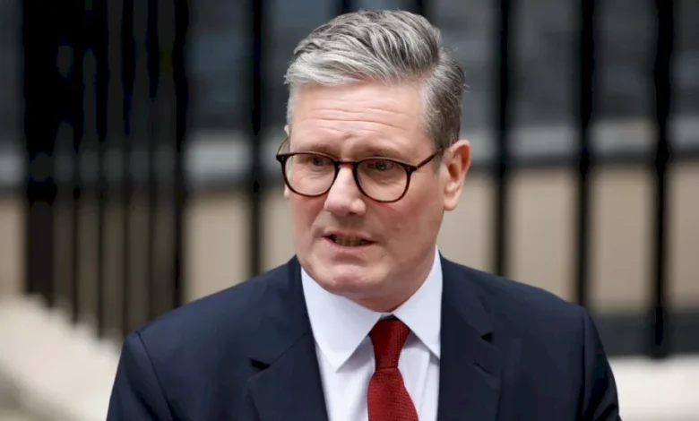 ستارمر يؤكد استمرار دعم أوكرانيا عسكرياً ويهاجم مماطلة روسيا بالسلام 