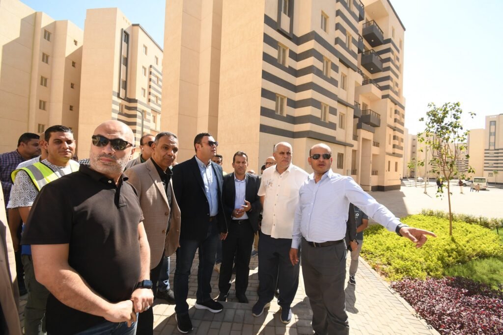 شريف الشربيني وزير الإسكان يتابع تنفيذ مشروع سكن لكل المصريين بالعاشر من رمضان