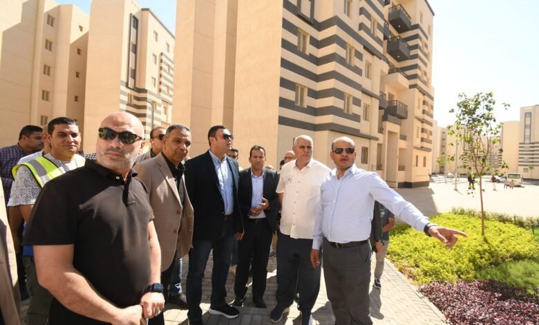 شريف الشربيني وزير الإسكان يتابع تنفيذ مشروع سكن لكل المصريين بالعاشر من رمضان