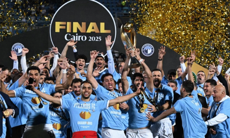 كاف يشيد بتتويج بيراميدز بالسوبر الإفريقي ويصفه بإنجاز تاريخي
