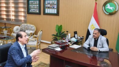 محافظ الشرقية ونائب وزير الصحة يبحثان تطوير الخدمات الطبية بالمحافظة 