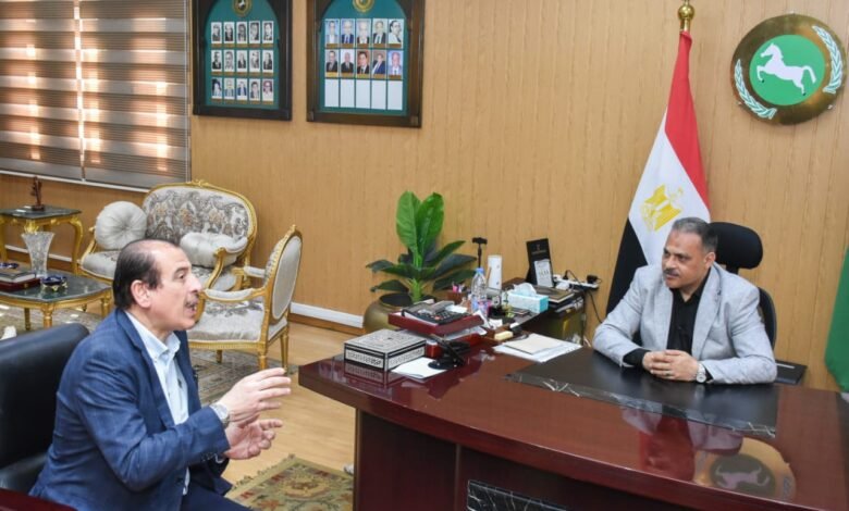 محافظ الشرقية ونائب وزير الصحة يبحثان تطوير الخدمات الطبية بالمحافظة 