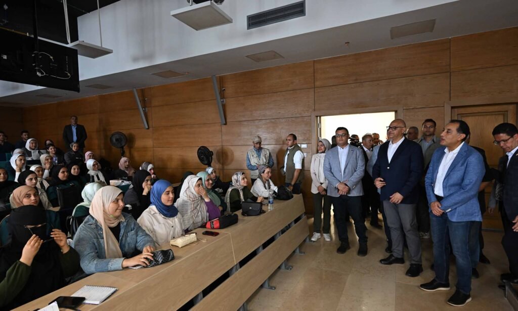 مدبولي يتفقد جامعة بنها الأهلية ويشيد ببرامجها التعليمية الحديثة المواكبة لسوق العمل