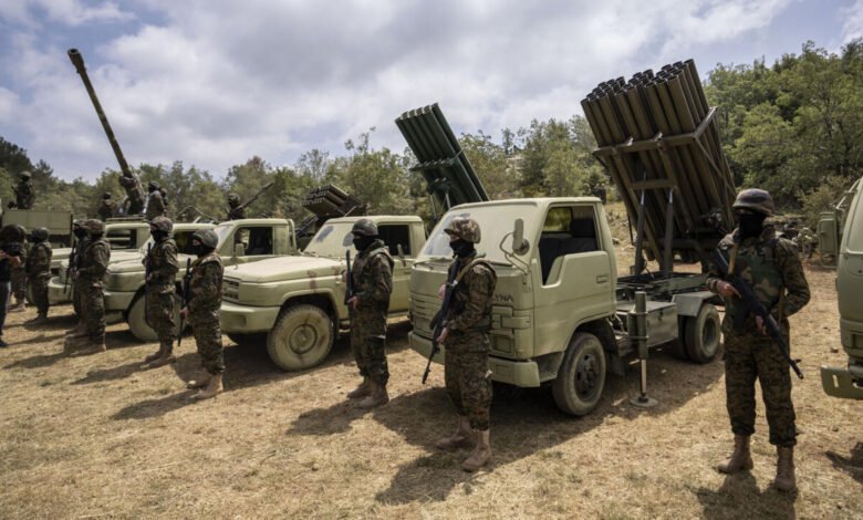 مصادر حزب الله اللبناني يعيد تسليح نفسه وسط تحذيرات من حرب جديدة مع إسرائيل