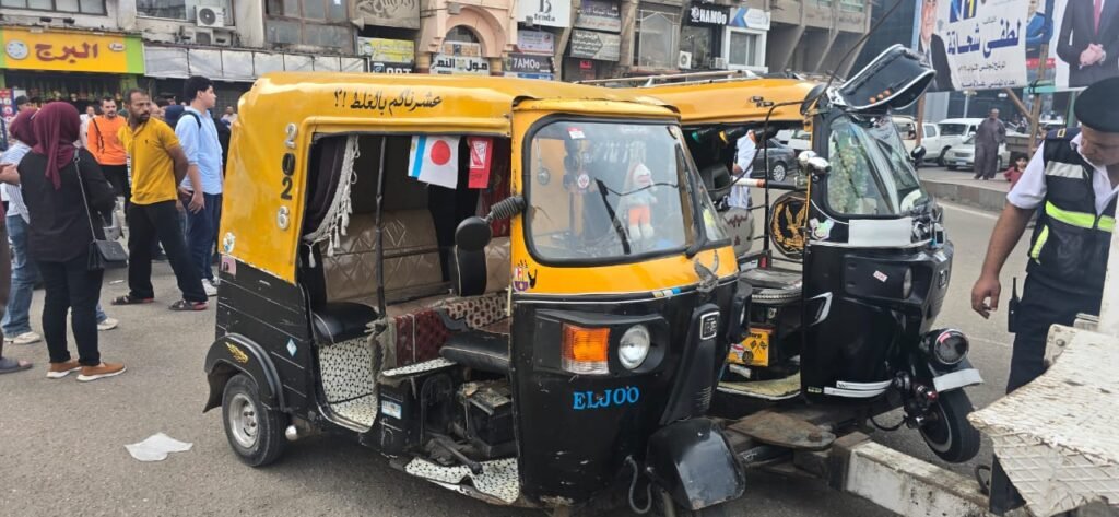 حملات مرورية مكثفة بالزقازيق لضبط السرفيس والتوك توك المخالف