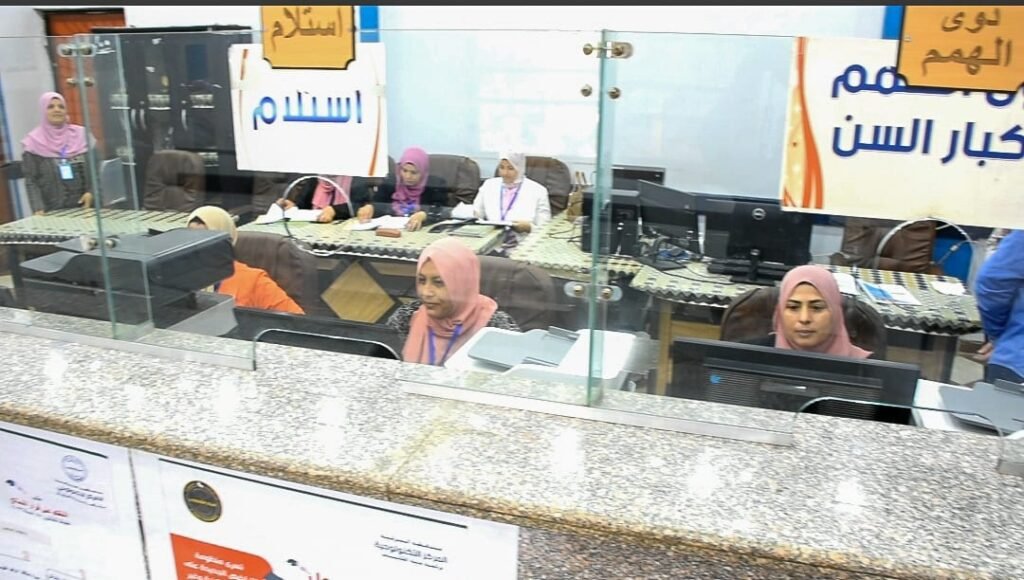 محافظ الشرقية يتابع العمل بالمركز التكنولوجي بالقنايات ويستمع للمواطنين