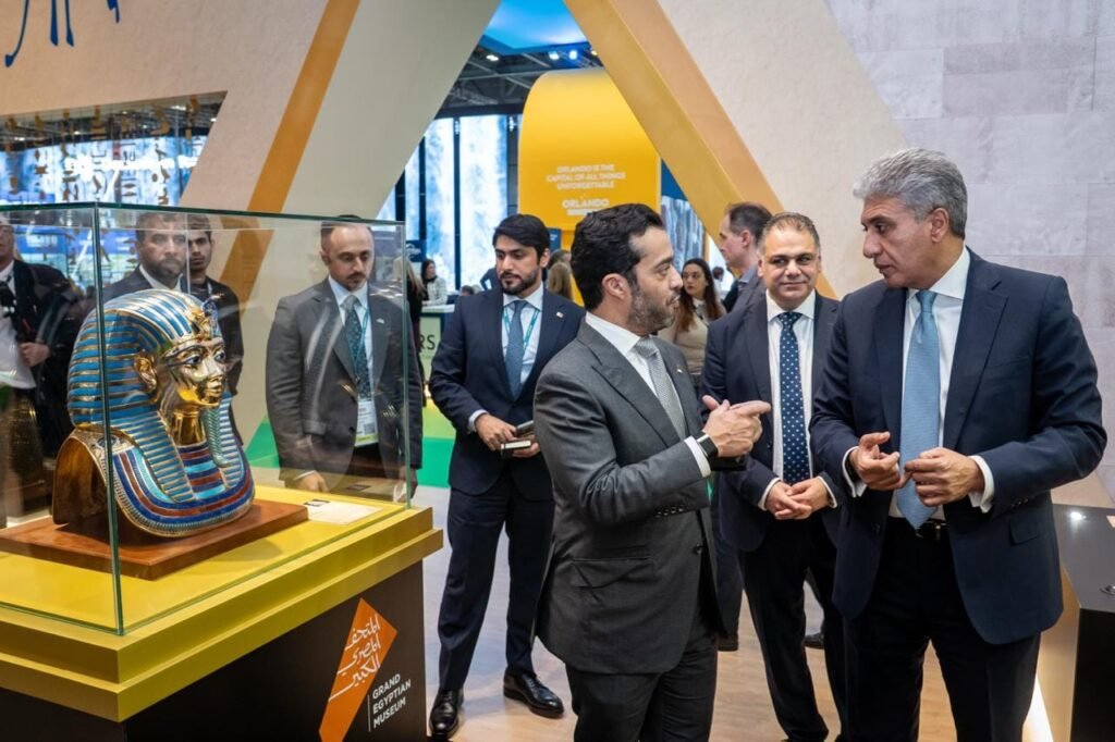 وزير السياحة يبحث مع رئيس هيئة قطر التعاون المشترك