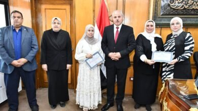 الدكتور ناصر مندور رئيس جامعة قناة السويس يكرم الفائزين بجائزة التميز 