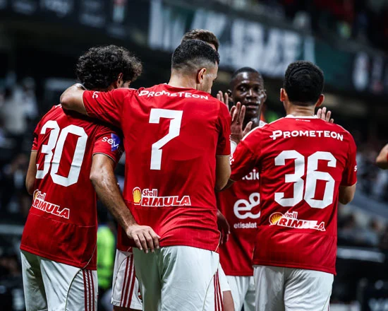 الاهلي يتخطي سيراميك بثنائية