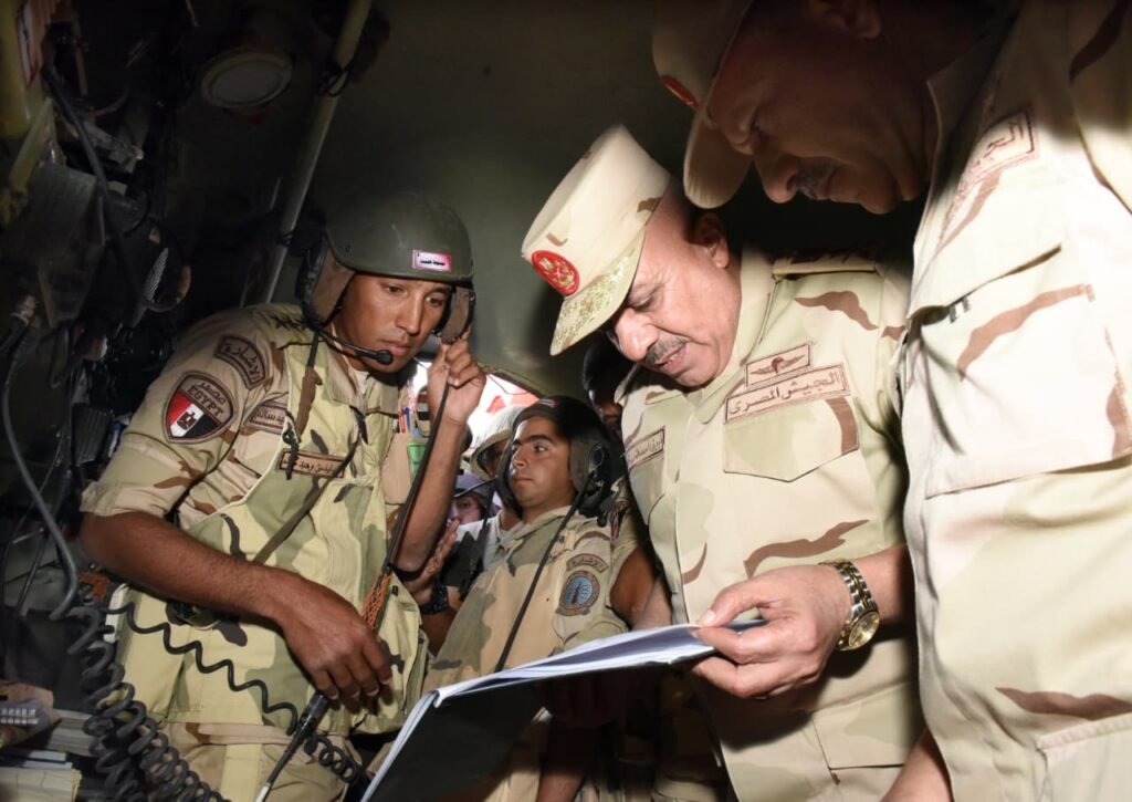 الفريق أول عبد المجيد صقر وزير الدفاع يؤكد جاهزية القوات المسلحة بنظم قتالية حديثة قوية