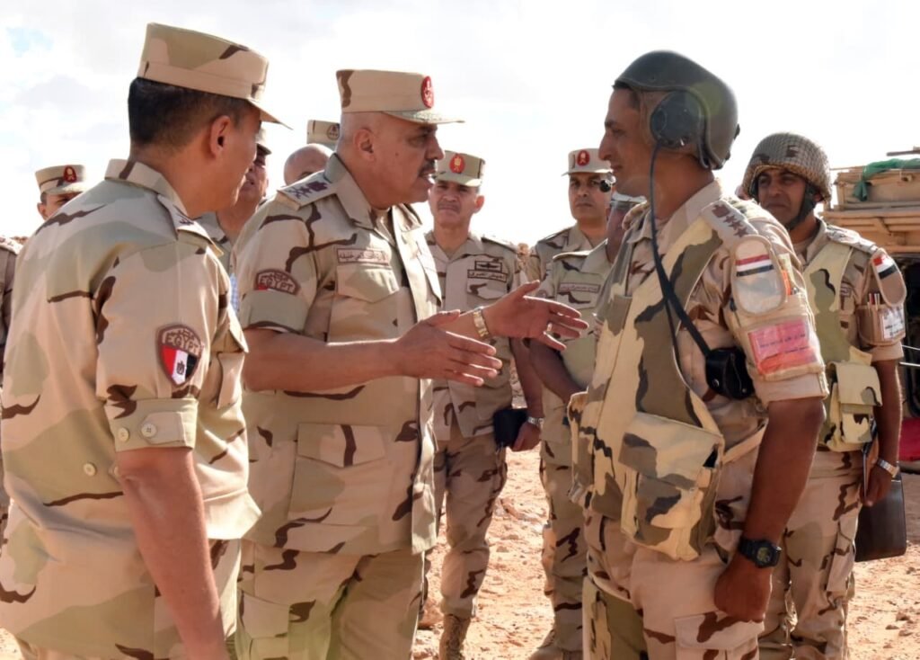 الفريق أول عبد المجيد صقر وزير الدفاع يؤكد جاهزية القوات المسلحة بنظم قتالية حديثة قوية