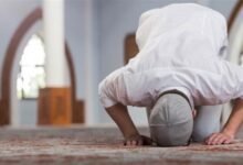 أمين الفتوى بدار الإفتاء يوضح حكم تأخير وجمع الصلوات الخمس