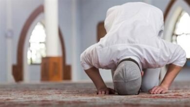 أمين الفتوى بدار الإفتاء يوضح حكم تأخير وجمع الصلوات الخمس 