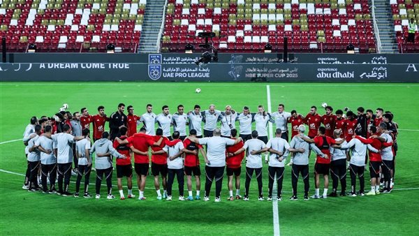 عاجل : توروب مدرب الاهلي يحاضر لاعبية قبل نهائي السوبر المصري أمام الزمالك 