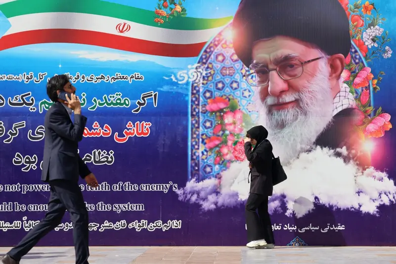 بزشكيان أن المرشد علي خامنئي يشكل عمود الدولة