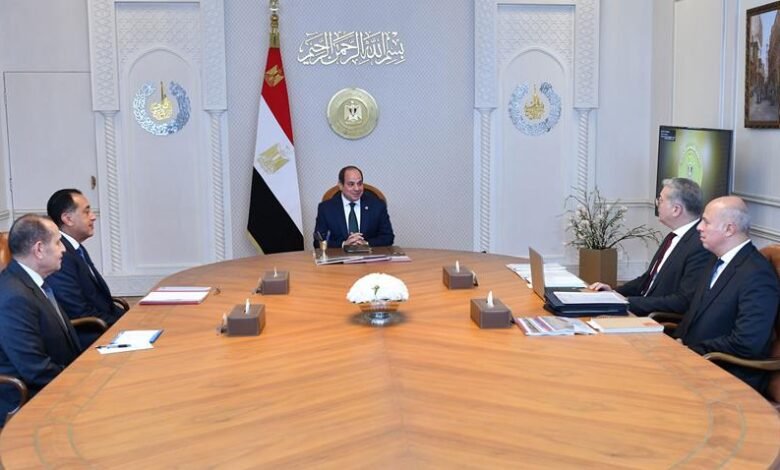 تفاصيل اجتماع الرئيس السيسي مع مدبولي ووزير البترول لمتابعة خطط التطوير الاستراتيجي