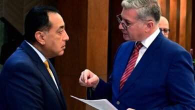 رئيس الوزراء يستعرض إنجازات الحكومة ويدعم الشراكة المصرية القطرية بعلم الروم 