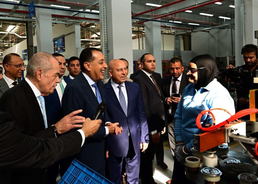 رئيس الوزراء يفتتح مصنع المنصور للفلاتر بالعاشر من رمضان