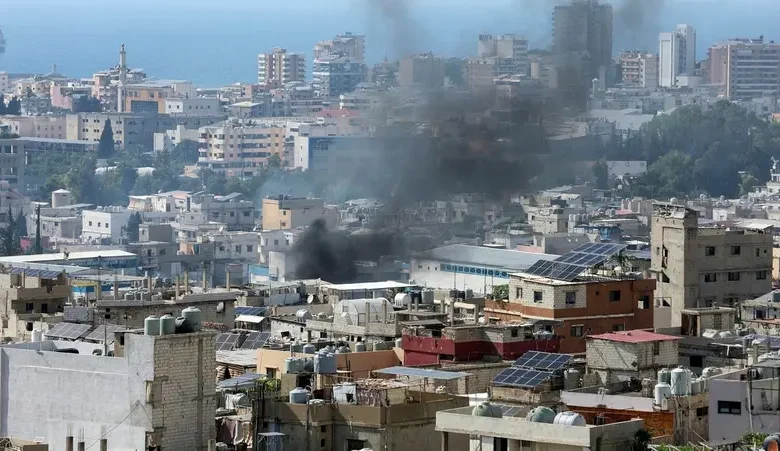 غارة إسرائيلية بين الحين والاخر على عين الحلوة تقتل 13 وتفجر اتهامات متبادلة