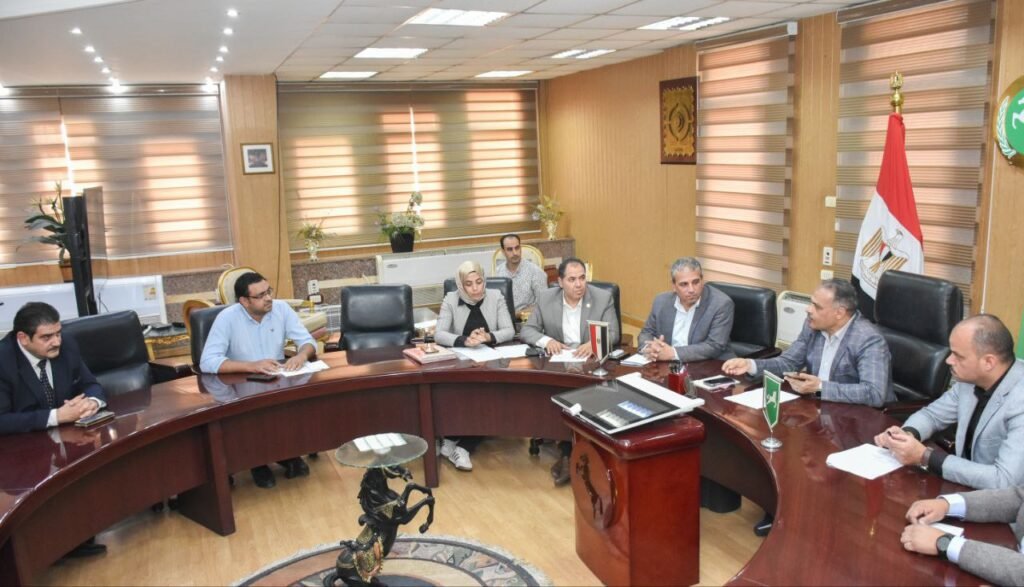 محافظ الشرقية يبحث تسريع تنفيذ وتسليم مشروعات مياه وصرف مركز ومدينة الزقازيق 