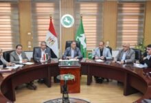 محافظ الشرقية يبحث تسريع تنفيذ وتسليم مشروعات مياه وصرف مركز ومدينة الزقازيق 