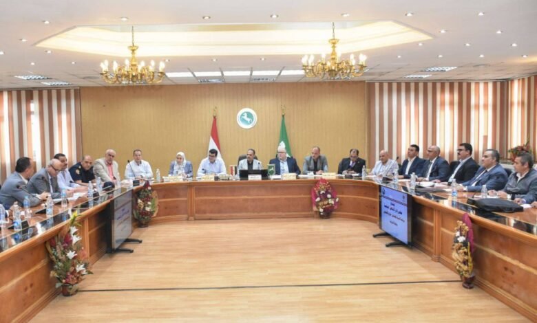 محافظ الشرقية يبحث دعم المستثمرين وتوسيع المشروعات الإنتاجية 